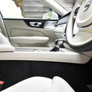 ボルボ V60 新型（T5 インスクリプション）