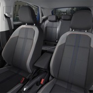 VW ポロ TSIハイライン シート（チタンブラック/リーフブルー）