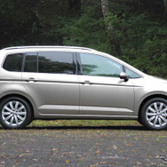 VW トゥーラン 新型（TDIハイライン）