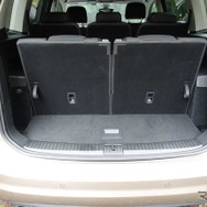 VW トゥーラン 新型（TDIハイライン）