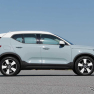 ボルボ XC40 T4モメンタムAWD