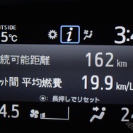 ダッシュボード上の液晶に平均燃費計を表示させてみた。