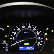 トラディショナルなインパネ。100km/h表示時にGPSで速度計測してみたところ、92km/hしか出ていなかった。ちょっと誤差が大きい。