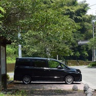 熊本～福岡県境の小栗峠にて。近づけばワルなデザインだが、離れると控えめ。