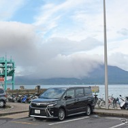 鹿児島・桜島をバックに。