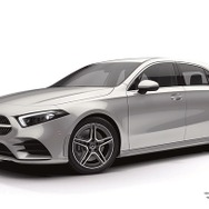 メルセデスベンツ A180スタイル（AMGライン装着車）