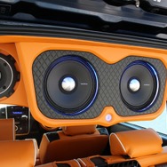 オーバーヘッド部分にはパンチプロを使った中高域スピーカーをインストール。音飛びの良さから外向きアピールも万全だ。
