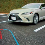 レクサス ES デジタルアウターミラー リバース連動時（作動イメージ）（表示エリア拡大）