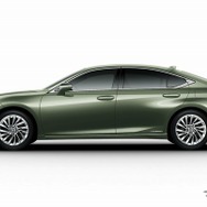 レクサス ES300h バージョンL（サンライトグリーンマイカメタリック）