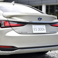 レクサス ES 新型（ES300h）