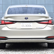 レクサス ES 新型（ES300h）