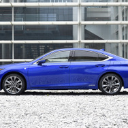 レクサス ES 新型（ES300h F SPORT）