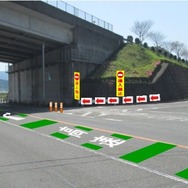 対策の基本パターンで、運転者からの見え方イメージ（高速道路出口部分）