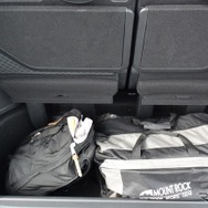 3列目までをフルに使うときの荷室はライバルと比べてもやや狭い。