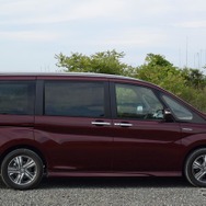 ステップワゴン スパーダ ハイブリッドG・EX ホンダセンシングのサイドビュー。