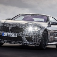 BMW M8 クーペ 新型のプロトタイプ