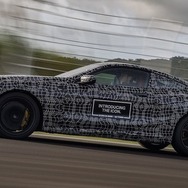 BMW M8 クーペ 新型のプロトタイプ