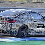 BMW M8 クーペ 新型のプロトタイプ