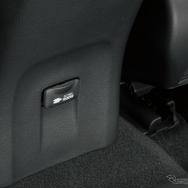 アクセサリーコンセント（非常時給電システム付）コンソールボックス後部