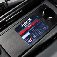 ヘリックスのP-SIX DSP Mk2にはダイレクターを接続してコクピットでの操作性も確保している。