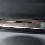 運転席下にはカロッツェリアのパワーアンプPRS-D8200をインストール。助手席以上の狭小スペースをうまく活用した例だ。