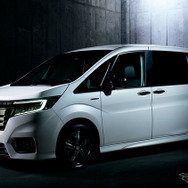 ホンダ ステップワゴン スパーダ ハイブリッドG・EX ホンダセンシング 特別仕様車ブラックスタイル（プラチナホワイト・パール）