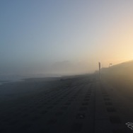 夕暮れの遠州灘に海霧が押し寄せてきた。