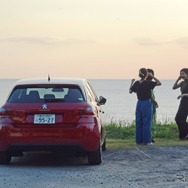 鹿児島西海岸、ハワイイメージあふれる江口浜のカフェ、Aka'Akaにて。絶好の夕日観望ポイントのひとつ。