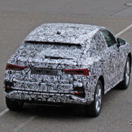 アウディの新型クーペSUV「Q4」（仮）