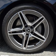 タイヤはダンロップ「SPORT MAXX RT2」。サイズは前245/40R19、後275/35R19。