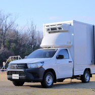 試乗会場には様々なカスタムが施されたハイラックスも用意された