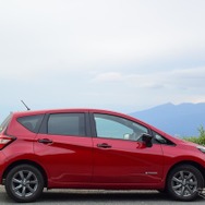 日産『ノート e-POWER メダリスト』