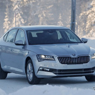 シュコダ スペルブ 改良新型 スクープ写真