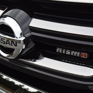 グリルに小さくNISMOのロゴが。