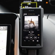 メインの音楽プレイヤーとして使っているのがウォークマンのNW0WM1A。システムアップが進むほどのその高音質が際立つ。