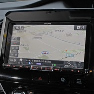 当初はオーディオプレイヤーとしても大活躍したアルパインのビッグＸ。オーディオの楽しさをオーナーに教えたのもこのナビだった。
