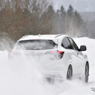 【ホンダ ヴェゼル Modulo仕様 雪上試乗】“雪道”前提ではなく、普通に運転できてしまう…佐藤久実