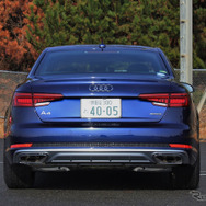 アウディ A4 45TFSI クワトロスポーツ
