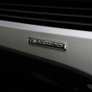 アウディ A4 45TFSI クワトロスポーツ