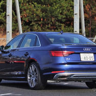 アウディ A4 45TFSI クワトロスポーツ