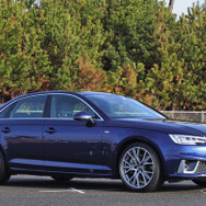 アウディ A4 45TFSI クワトロスポーツ