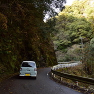 道路整備が進む九州山地だが、サブルートに入ると途端に隘路だらけ。だが、そういうルートに限って景色が素敵だったりするから悩ましい。意外なほど荒れ道に強かったトコットなら恐るるに足らずである。