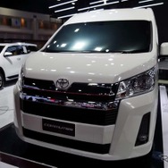 新型ハイエース？と思われる「トヨタ・コミュータ」が登場