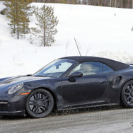 ポルシェ 911ターボ カブリオレ 新型（スクープ写真）