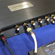テスト機では4つ（計8ch分）の“デジタルモジュール”が搭載されていて、そのうちの2ch分を使って音声信号をデジタル出力した。
