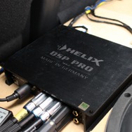 フロント３ウェイ＋サブウーファーのシステムをコントロールしているのはヘリックスのDSP-PRO Mk2。