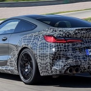 BMW M8 クーペ 新型の開発プロトタイプ
