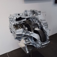 10速オートマチックトランスミッション
