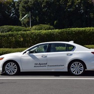 新開発の10速オートマチックトランスミッションを搭載した、アキュラ RLX