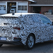 VW ゴルフ 新型 開発車両（スクープ写真）